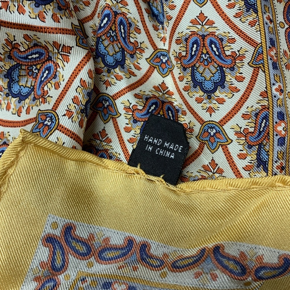 EUC Vintage 100% Silk Pocket Square Handkerchief Scarf - Picture 4 of 4